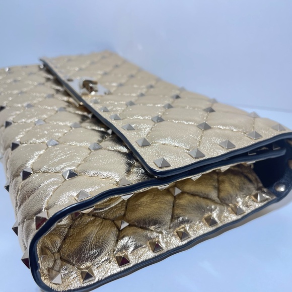 Valentino Garavani Rockstud Spike Wallet on Chain – Metallic Gold ✨ - Picture 4 of 9